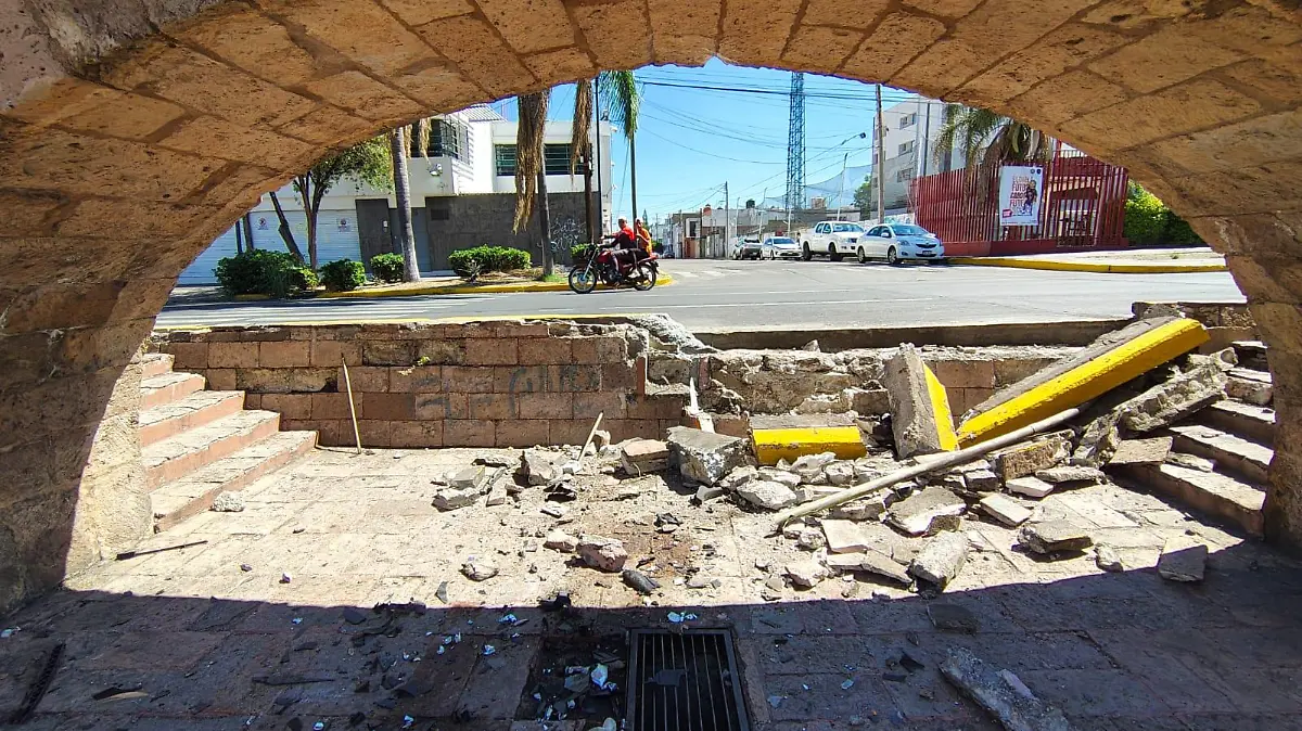 Daños en el Acueducto por choque de automovil 2